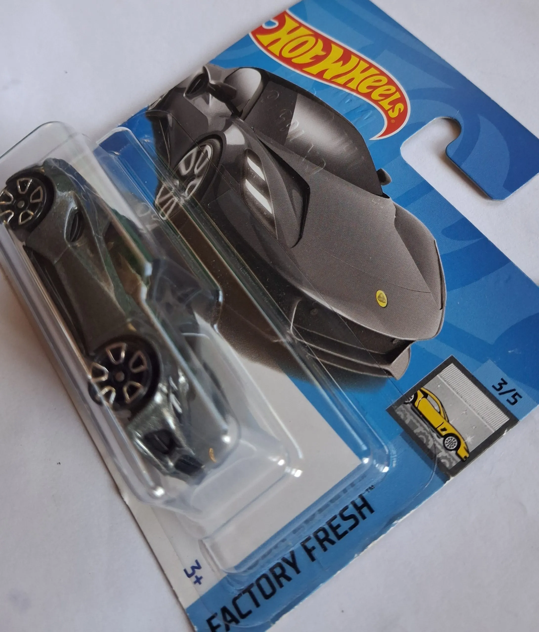 Hot Wheels Lotus Emira 1