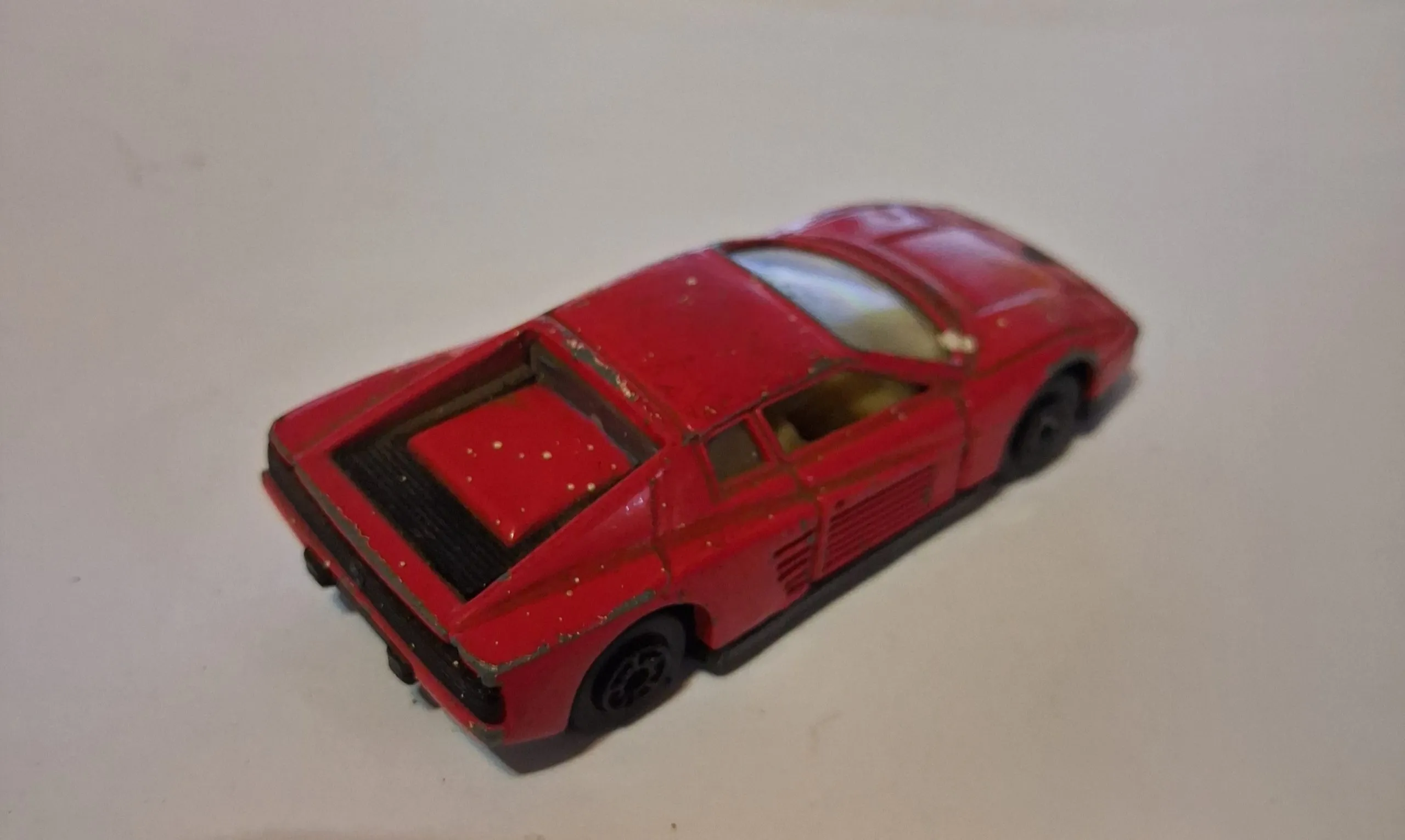 Ferrari Testarossa Style Diecast – Red Classic Supercar (Pre-Owned) 2 20260913 192823