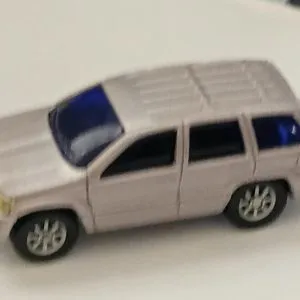 Maisto 1999 Jeep Grand Cherokee diecast model