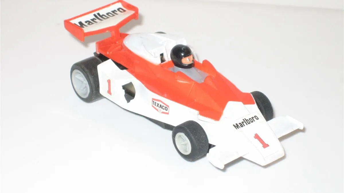 Hot Wheels & Matchbox McLaren Guide: F1 to Senna 2 McLaren diecast models including F1 GT and Senna castings from Hot Wheels and Matchbox
