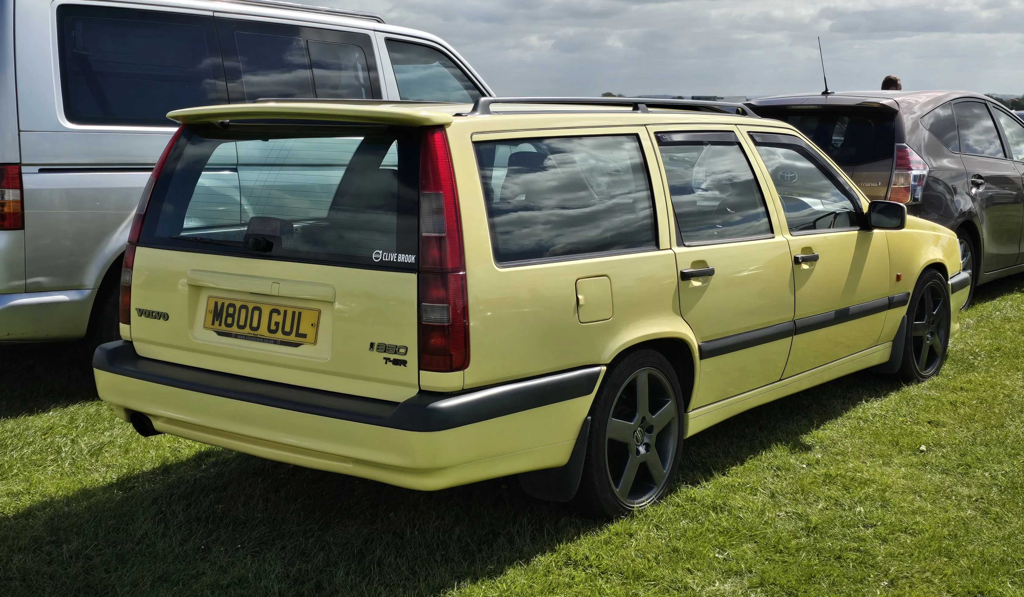 Hot Wheels Volvo Guide: Castings, Values & Where to Buy in SA 2 Hot Wheels Volvo diecast cars including the Volvo 850 Estate