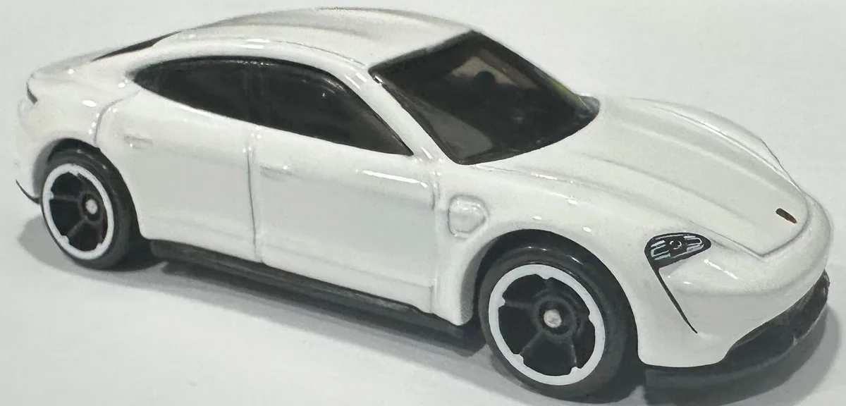 2026 Hot Wheels #034 Porsche Taycan Turbo S
